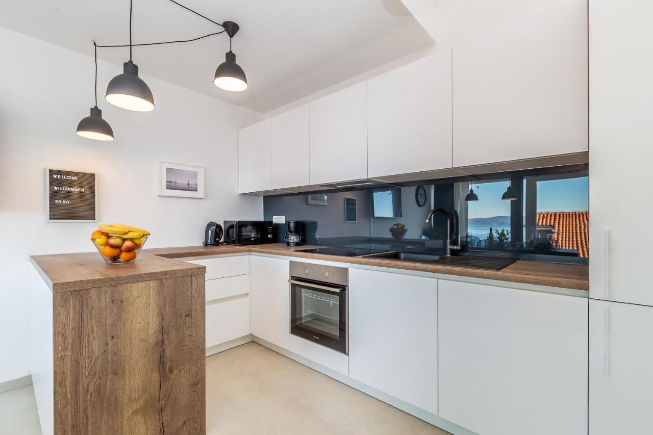 Apartments Solis Lacus Penthouse Njivice Exterior photo