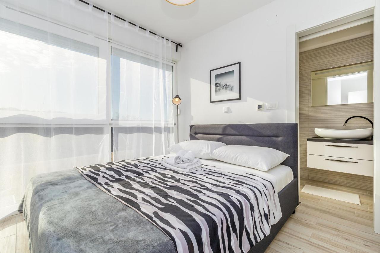 Apartments Solis Lacus Penthouse Njivice Exterior photo