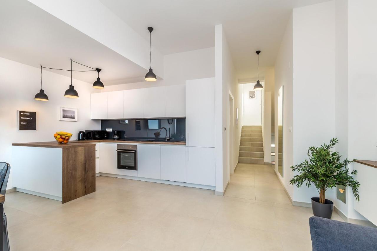 Apartments Solis Lacus Penthouse Njivice Exterior photo