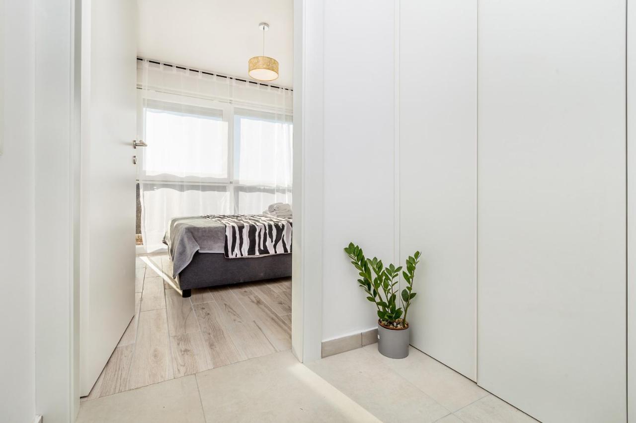 Apartments Solis Lacus Penthouse Njivice Exterior photo